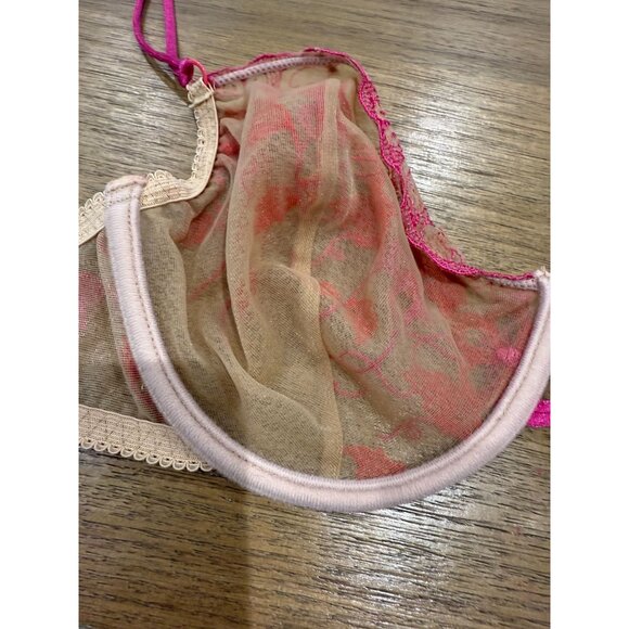 Victoria's Secret Underwire Lace Bra, size 34DD - Picture 4 of 12